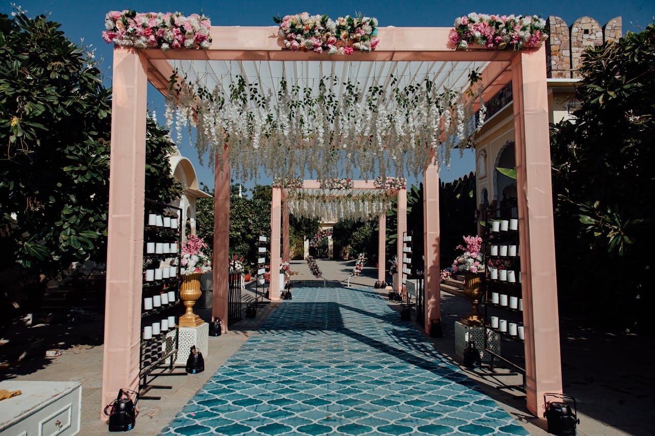 elegant-outdoor-wedding-aisle-decorated-with-flowers-33485964